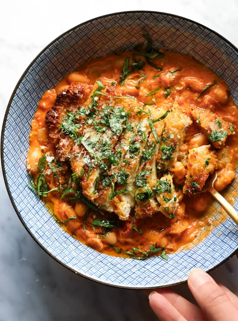 {"en":"Garlic Butter Crispy Chicken on Creamy Beans","ar":null}